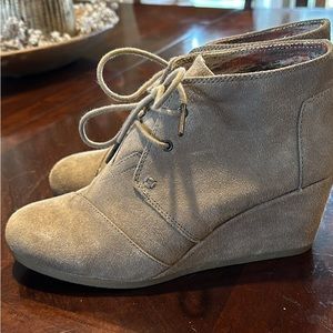 TOMS wedged boots
